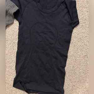 Black lululemon swiftly tech t shirt